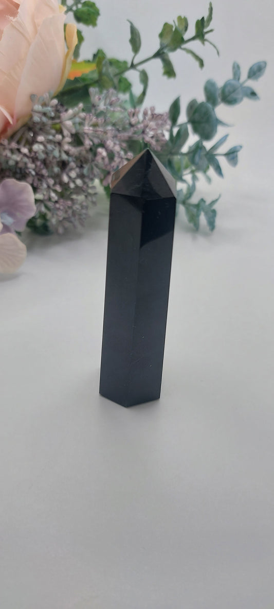 Black obsidian point